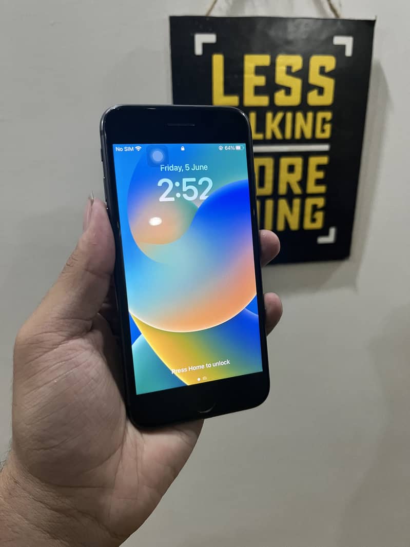 Apple iPhone 8 1