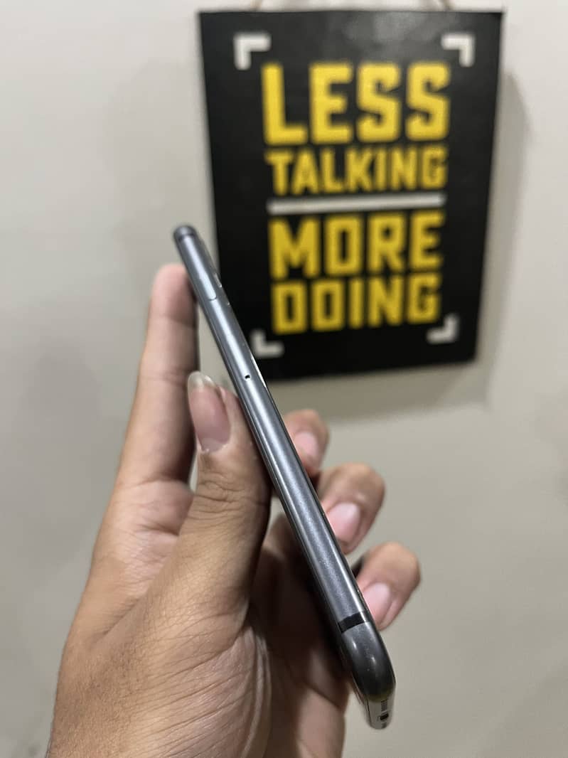 Apple iPhone 8 6