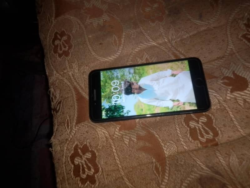Apple iPhone 7 Plus 0