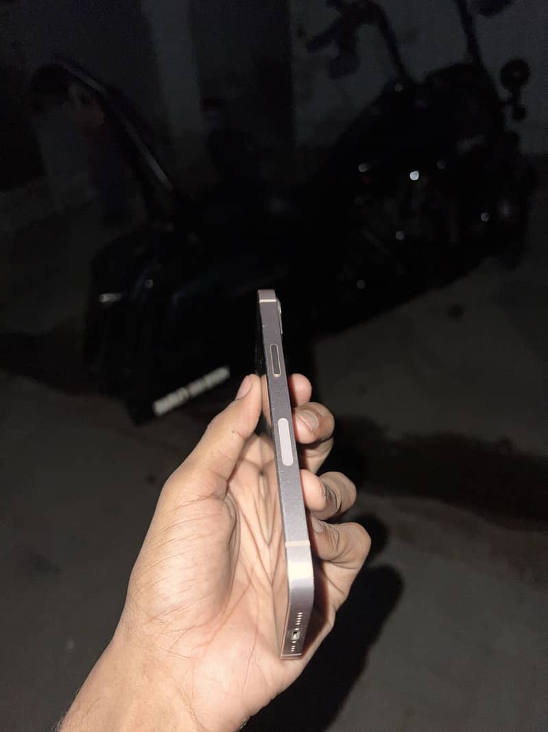 iPhone 13 3