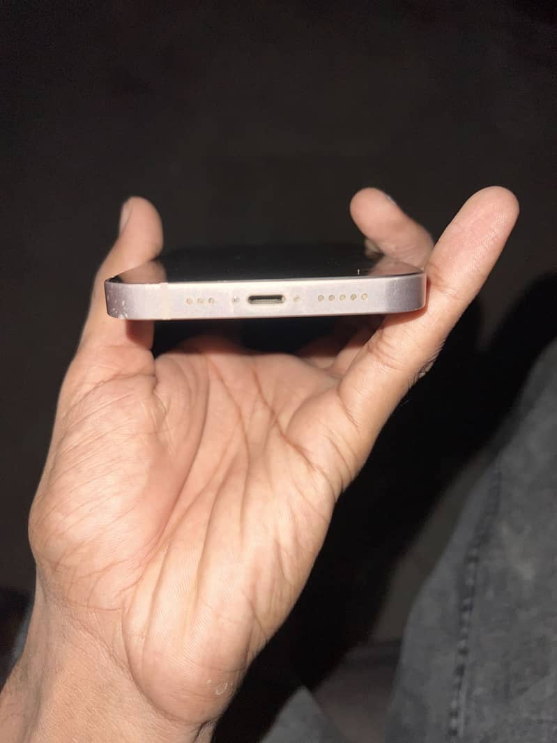 iPhone 13 4