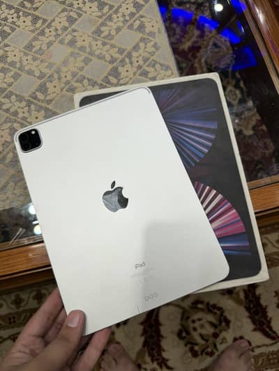 iPad Pro M1 chip 256gb with box