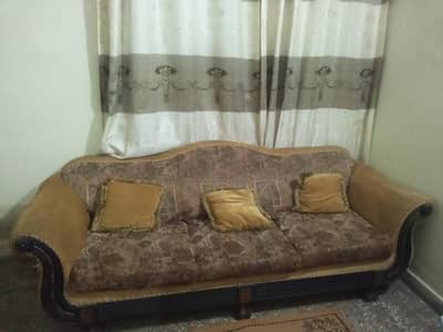 sofa set with 7 pilows
