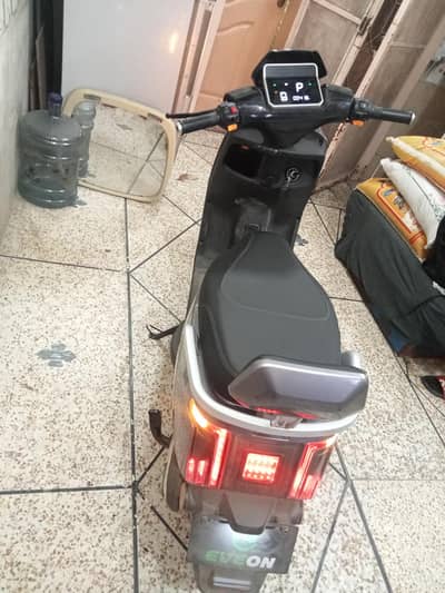 N8 scoot