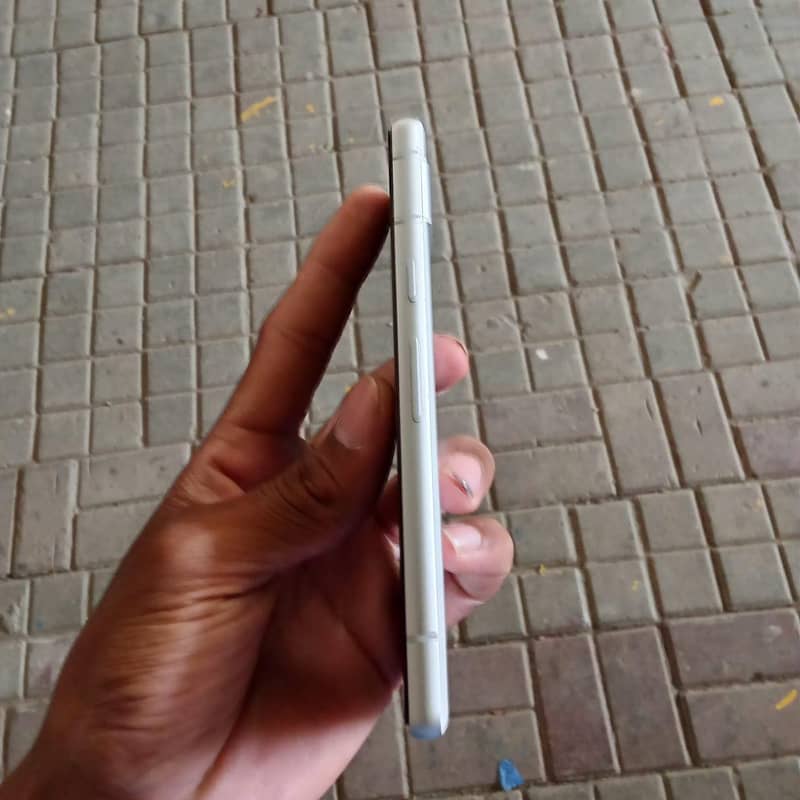 Google Pixel 7a 1