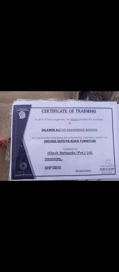 I'm driver 10 years experience driving I needed job banglow ki ya Kahi