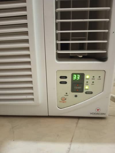 window Ac sada pony ton ha saf halat ma tuch b ha aur rimort b ha