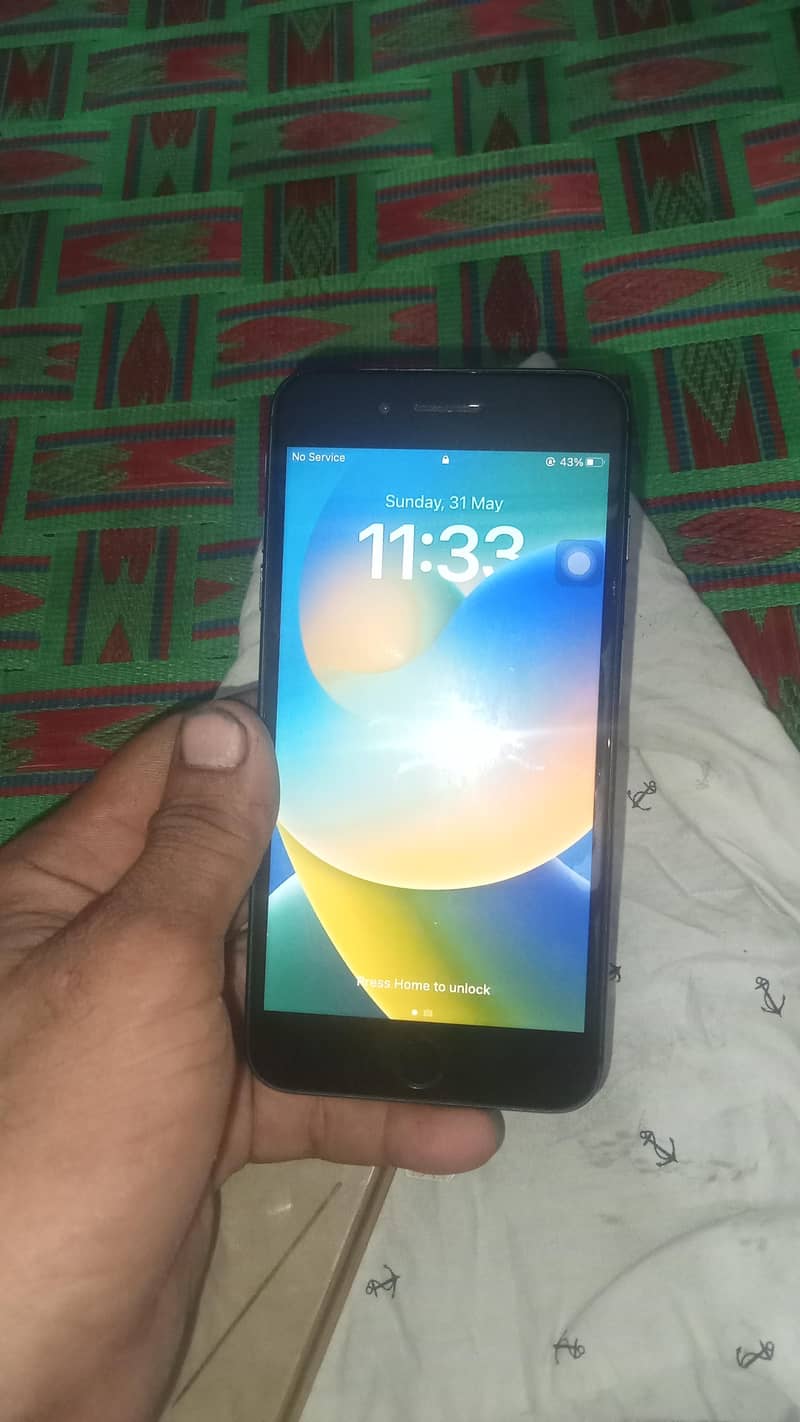 Apple iPhone 8 Plus 3