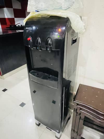 Orient water dispenser with refrigerator