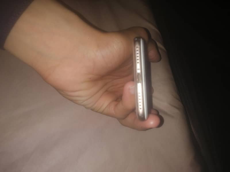 Apple iPhone 8 4