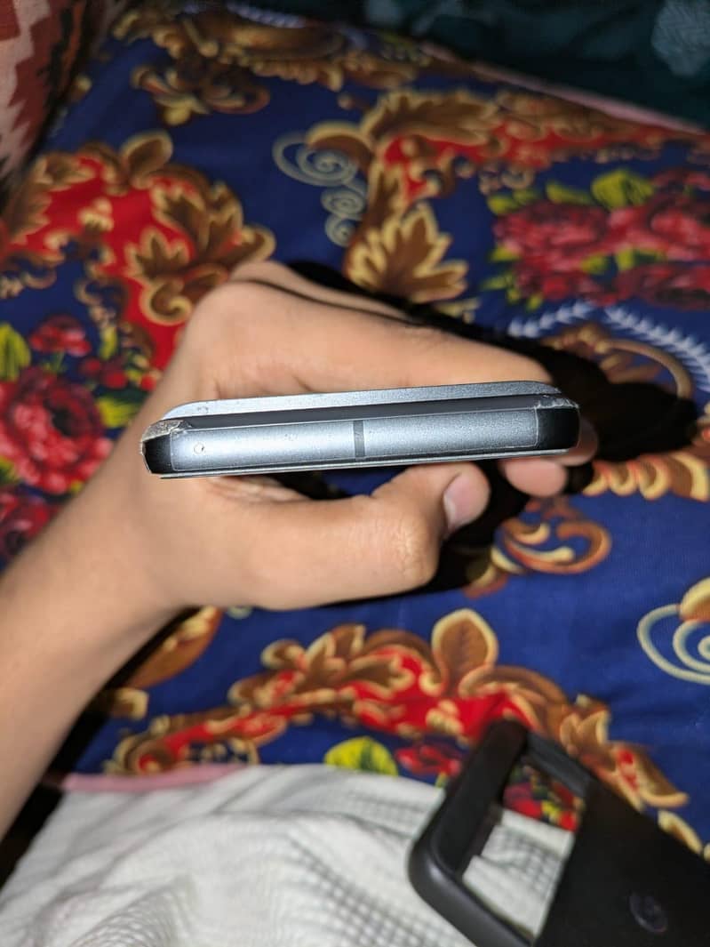 Google Pixel 8 4