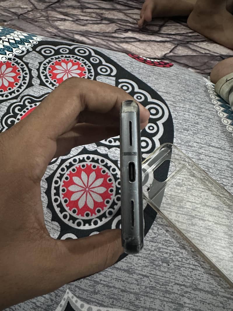 Google Pixel 8 4