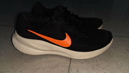 NIKE REVOLUTION 7
