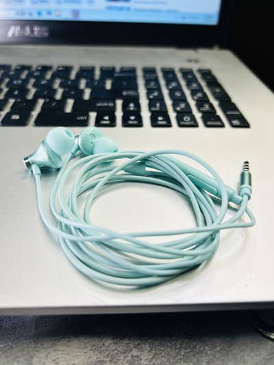 All kind of lott handsfree and branded Handsfree