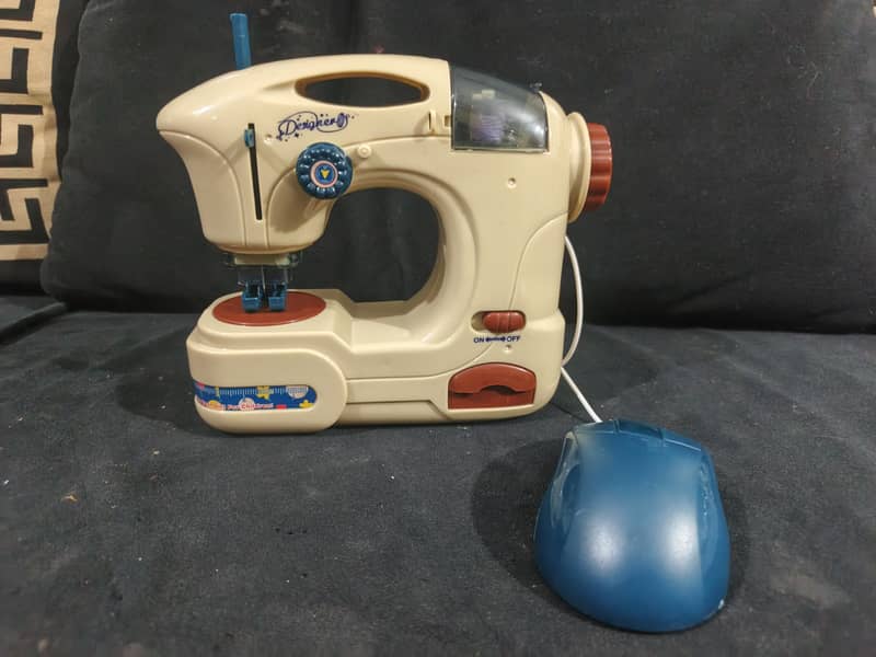 Mini sewing machine 3