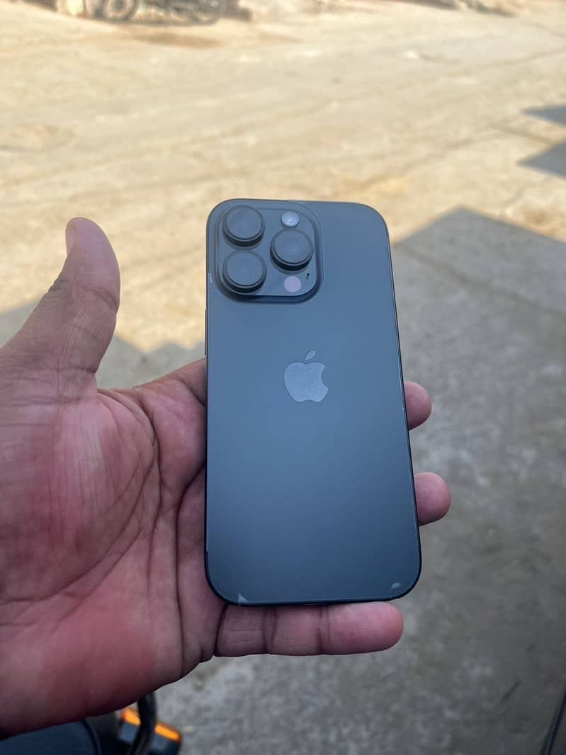 iPhone 16 pro 3
