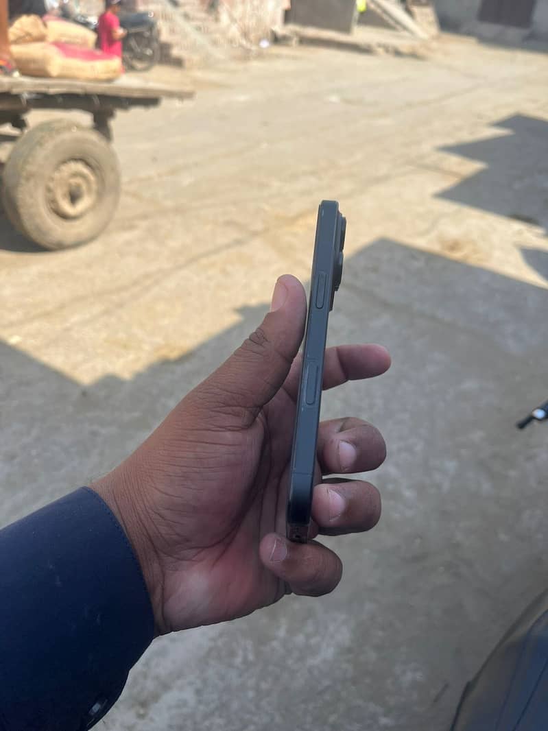 iPhone 16 pro 4