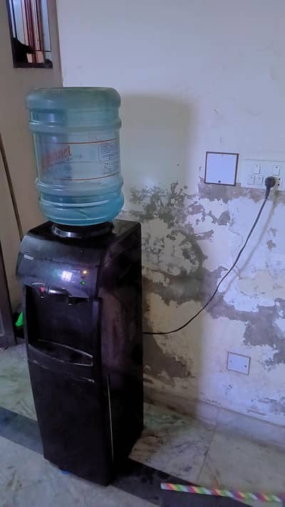 Water CL dispenser with small fridge