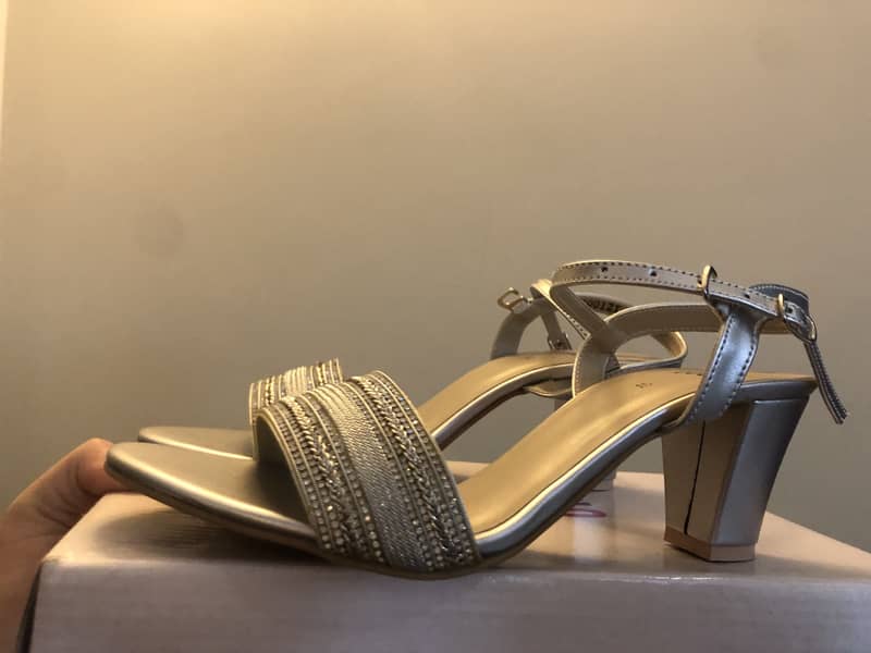 ecs heels 1