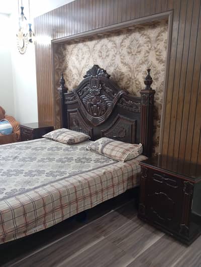 Bed set with side tables and dressing table