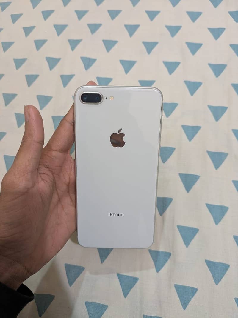 Apple iPhone 8 Plus 4