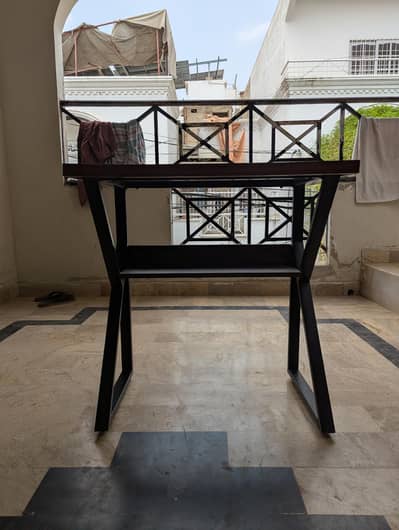 Brown Computer Table in Excellent Condition.