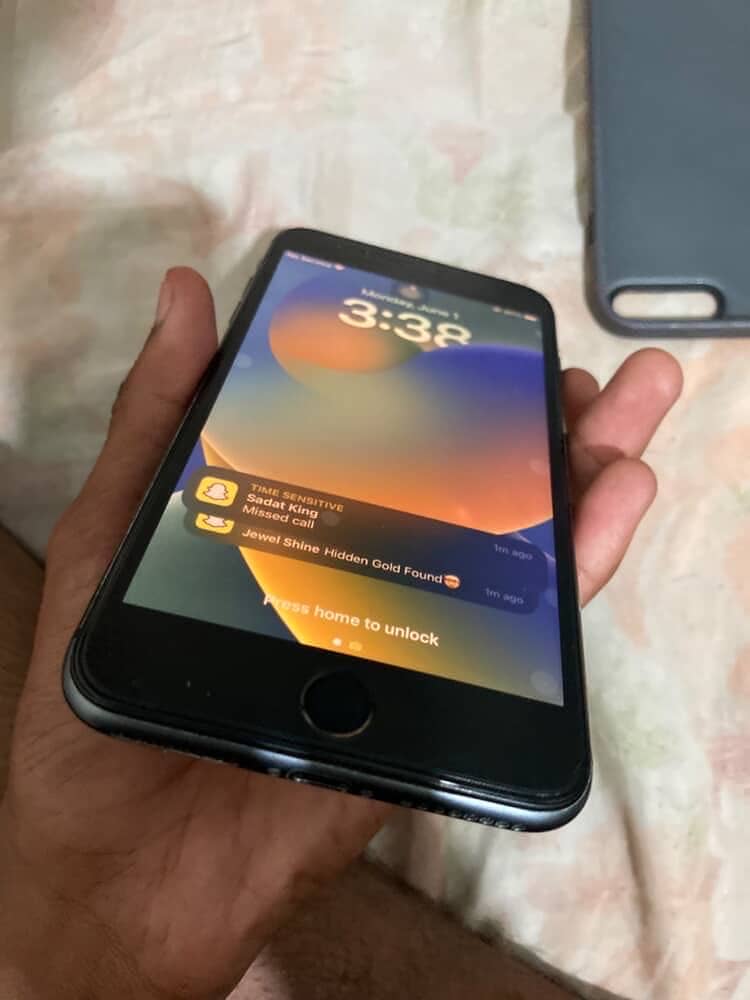 Apple iPhone 8 Plus 1