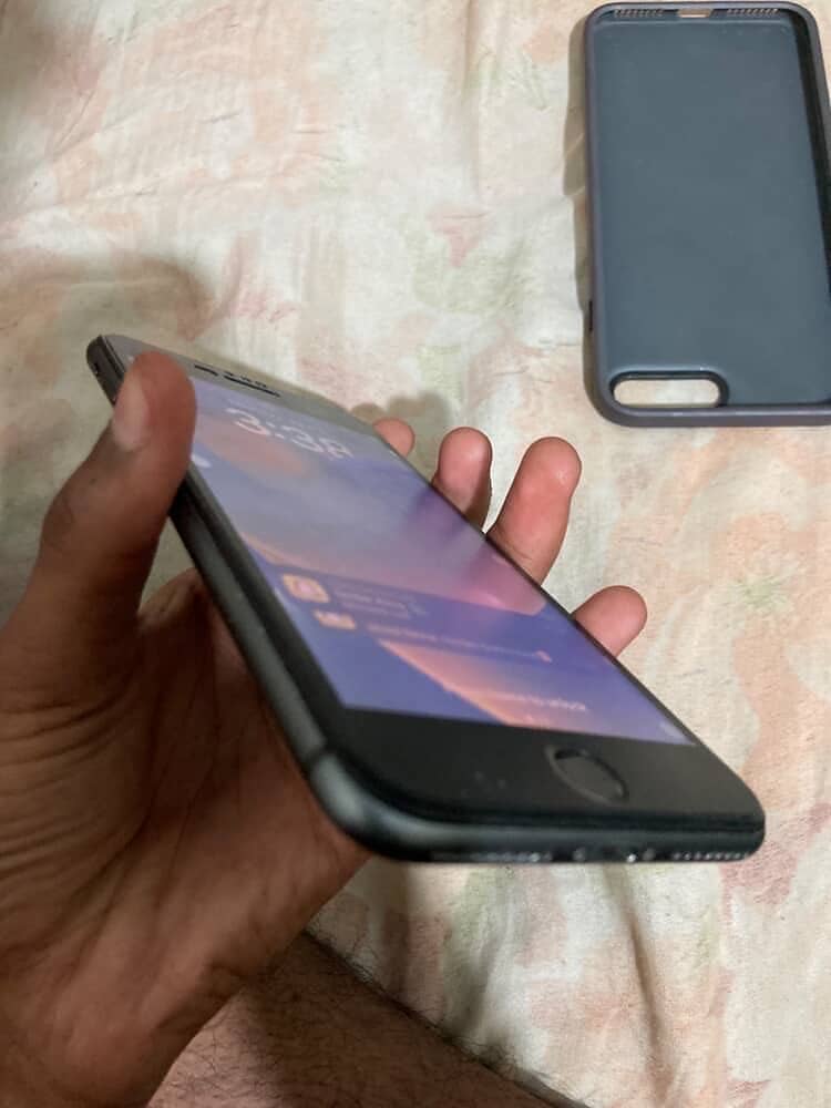 Apple iPhone 8 Plus 3