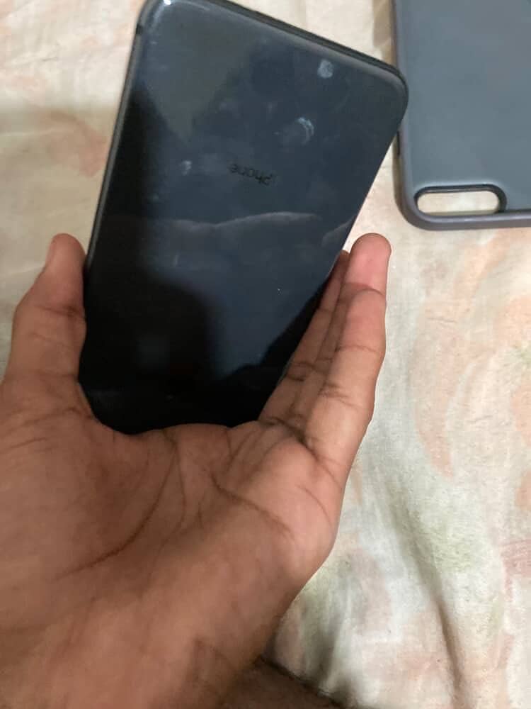 Apple iPhone 8 Plus 5