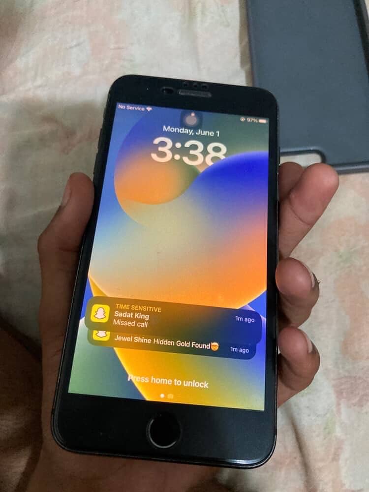 Apple iPhone 8 Plus 6