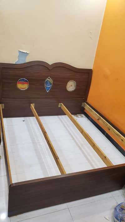 Wood Double Bed | King Size Wooden Bed in Excellent Condition