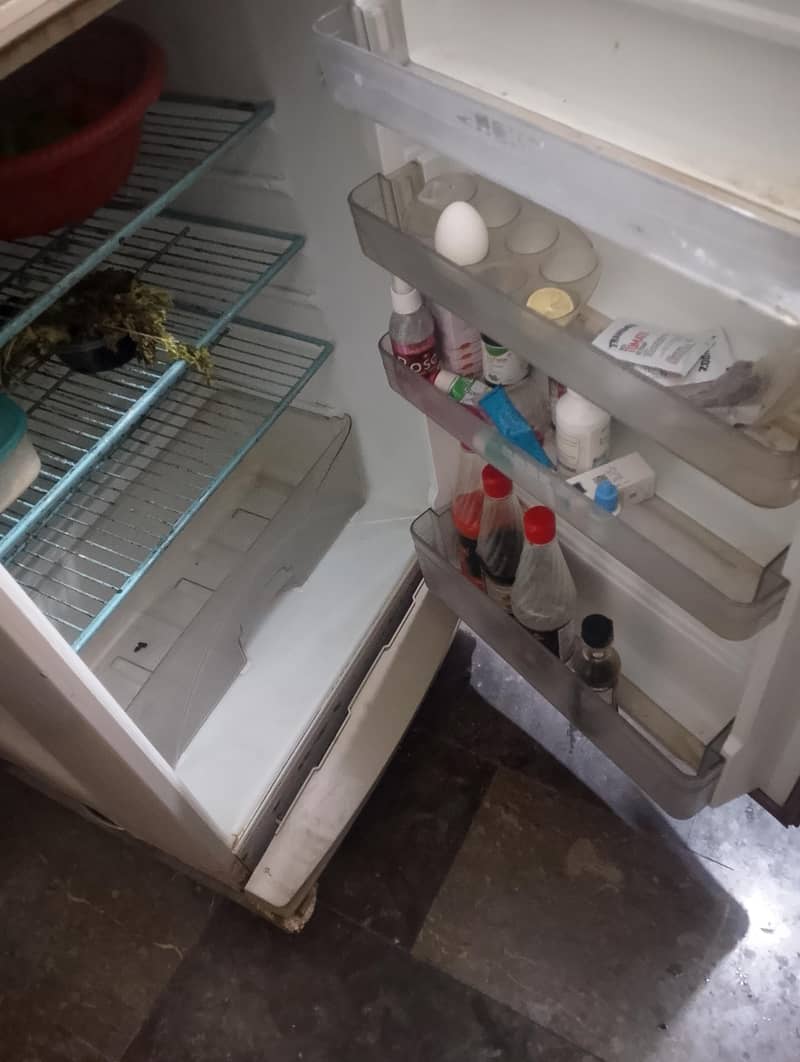 Dawlance normal size Refrigerator normal Condition 2