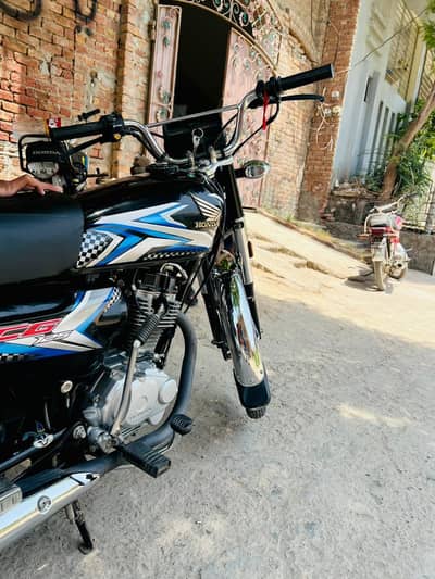 2024/2025model 10/9 condition black colour