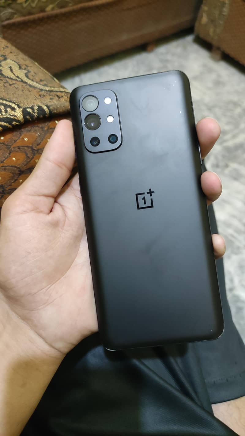 One Plus 9R 1