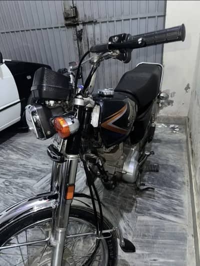 Honda cg 125 2018 all doucment 1rst own only buyer contact 03710631882