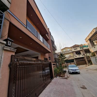 7 Marla First floor availabile for rent