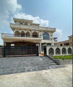 1 Kanal Luxury house for sale in G-13 Islamabad