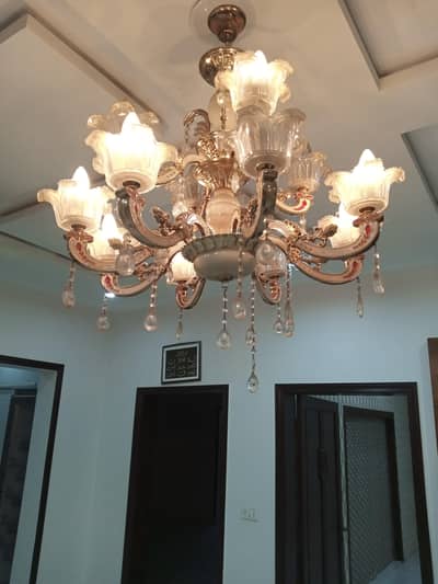 Beautiful Crystel chandelier  fanoos gold & brass 10/10  condition
