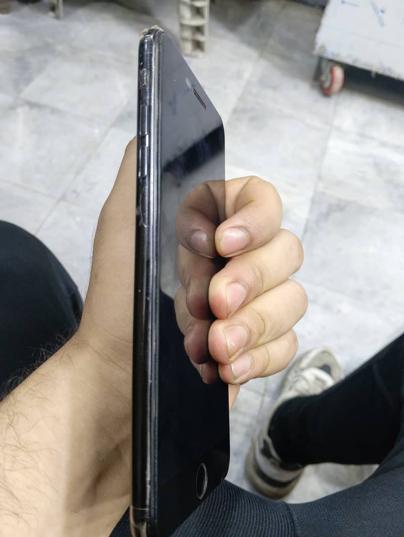 Apple iPhone 7 Plus 2