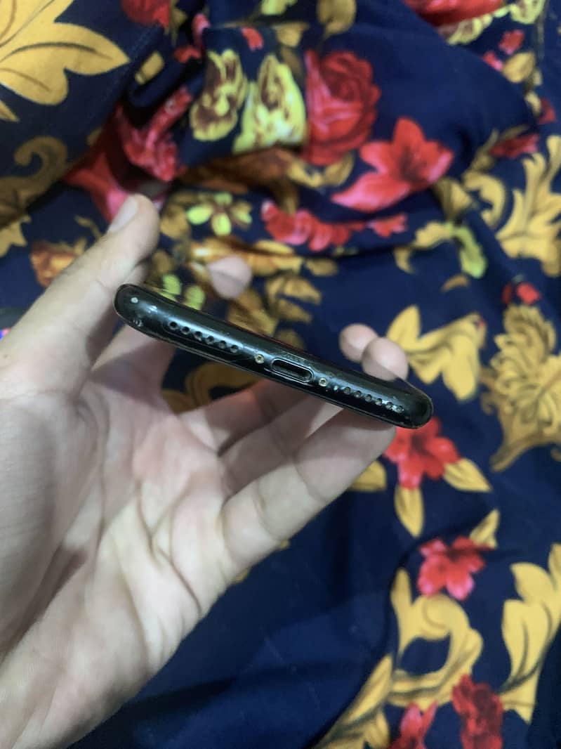 Apple iPhone 7 4