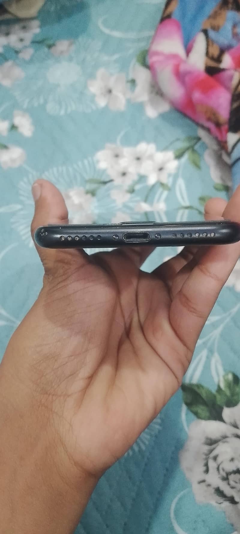 Apple iPhone 7 2