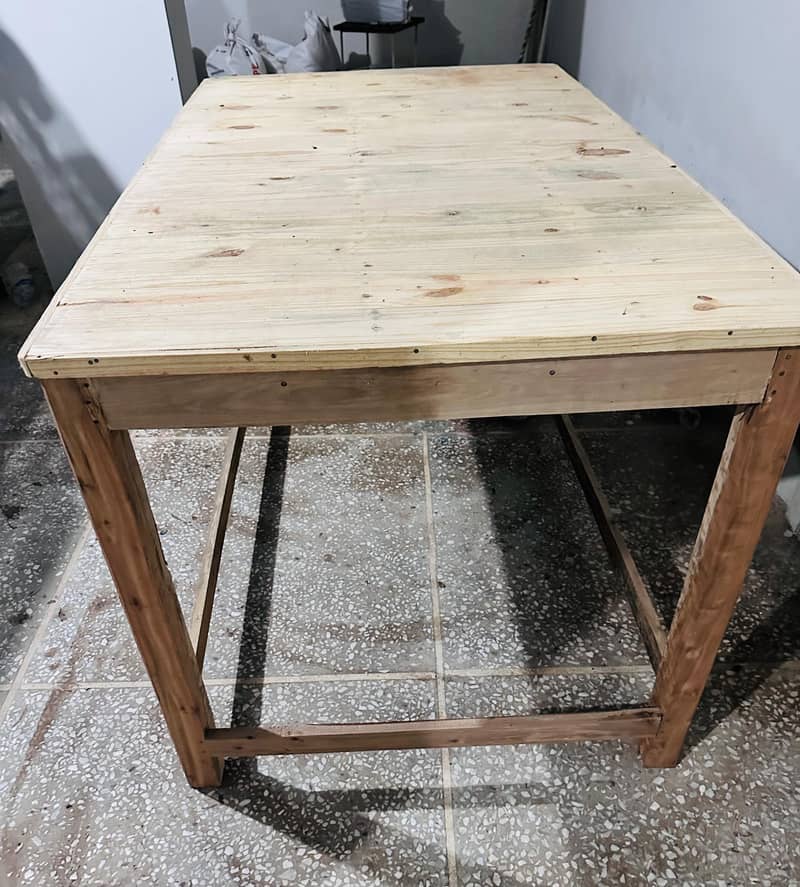 Takhat Table 0