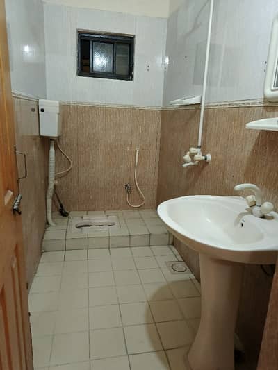 10 Marla Upper floor separate internse