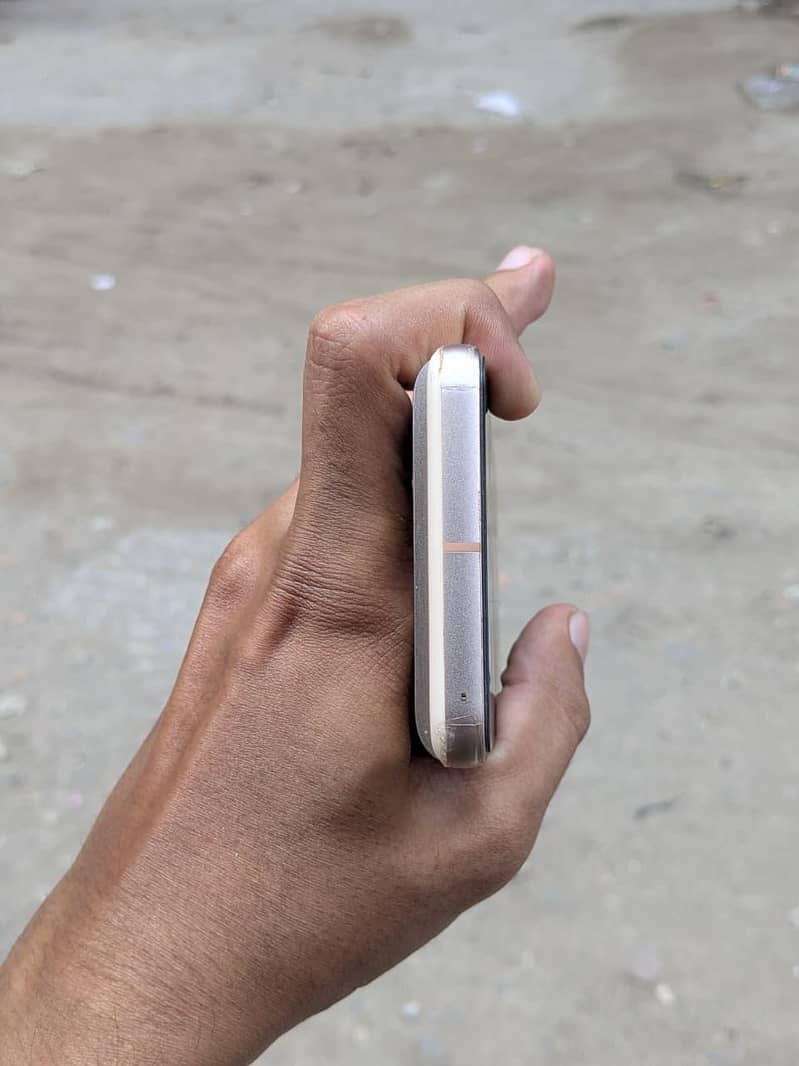 Google Pixel 8 4