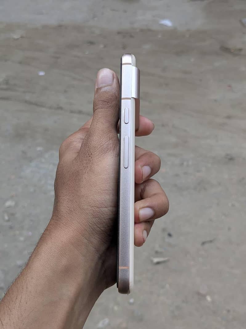 Google Pixel 8 5