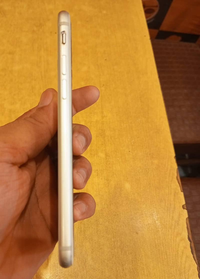Apple iPhone 8 1