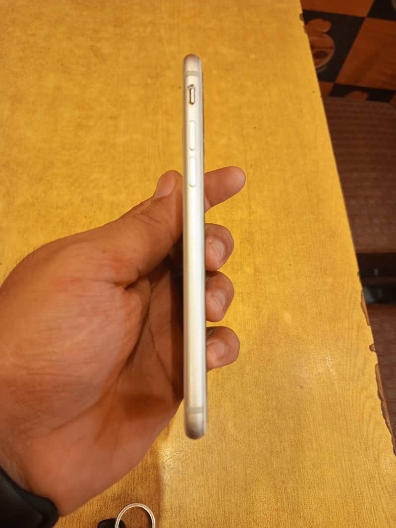 Apple iPhone 8 3