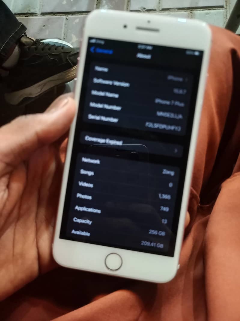 Apple iPhone 7 Plus 0
