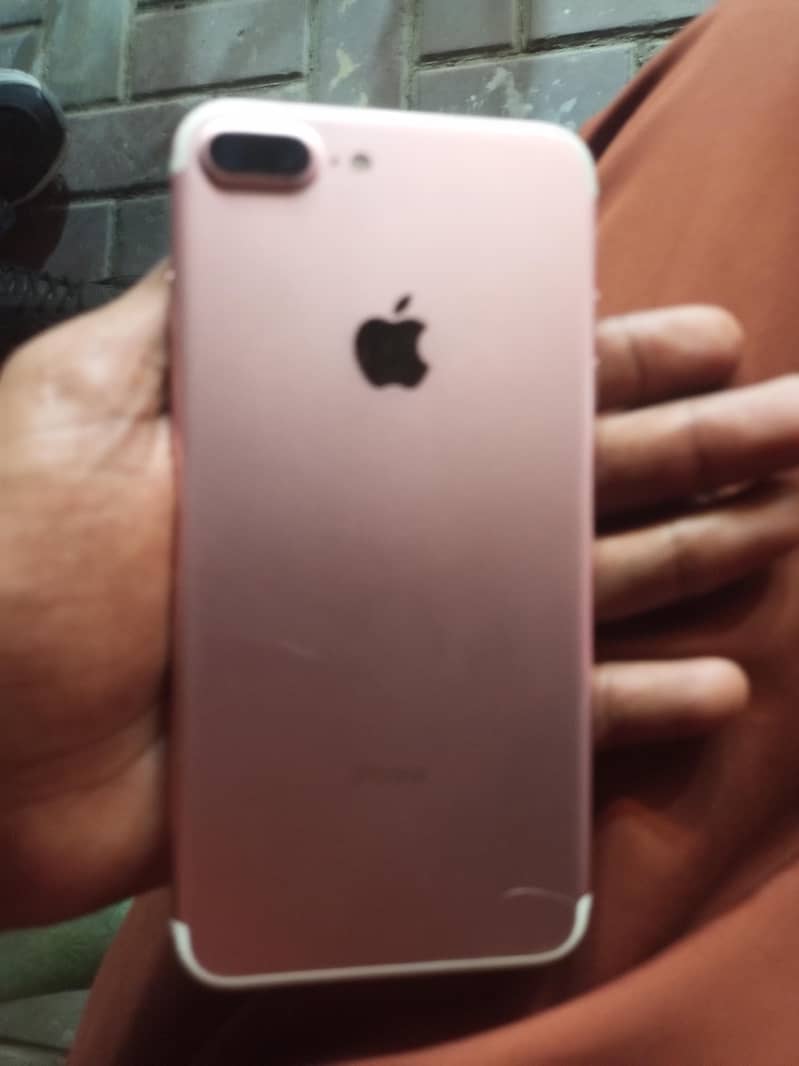Apple iPhone 7 Plus 1