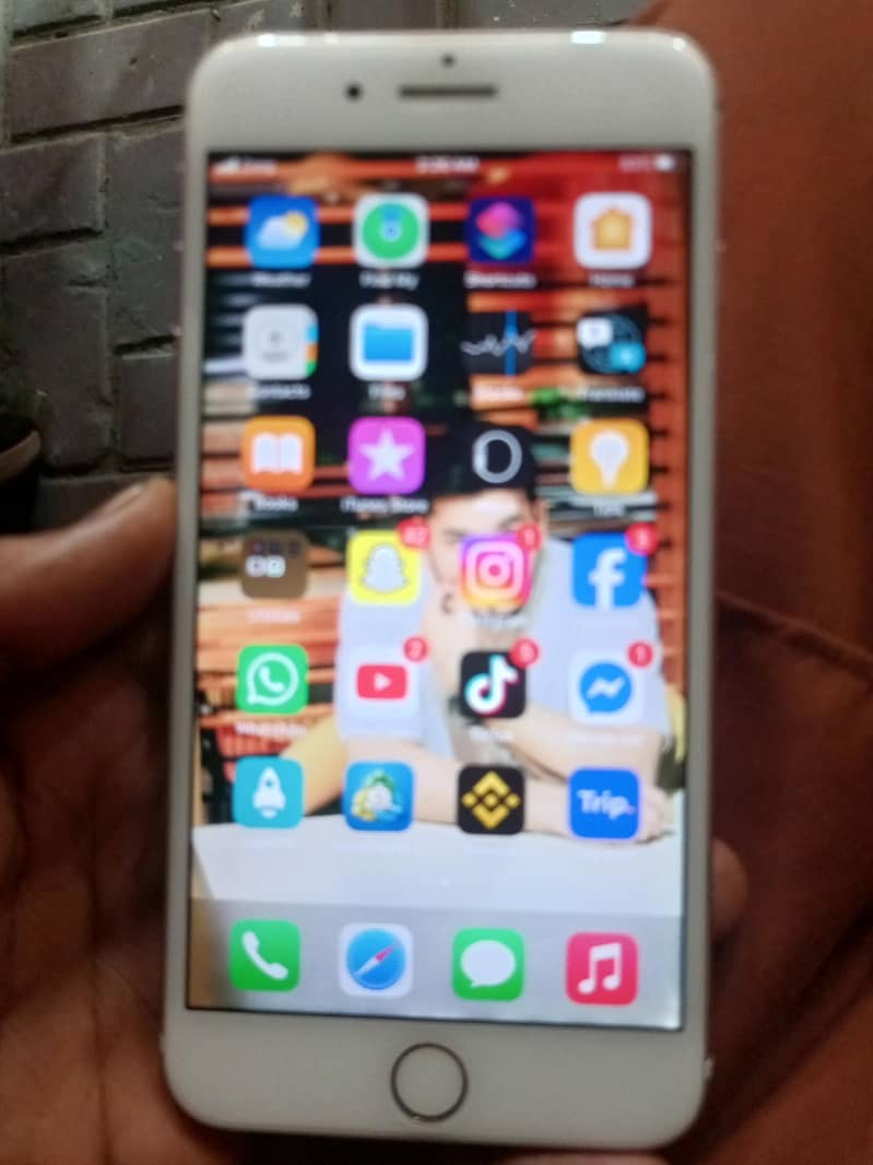 Apple iPhone 7 Plus 2